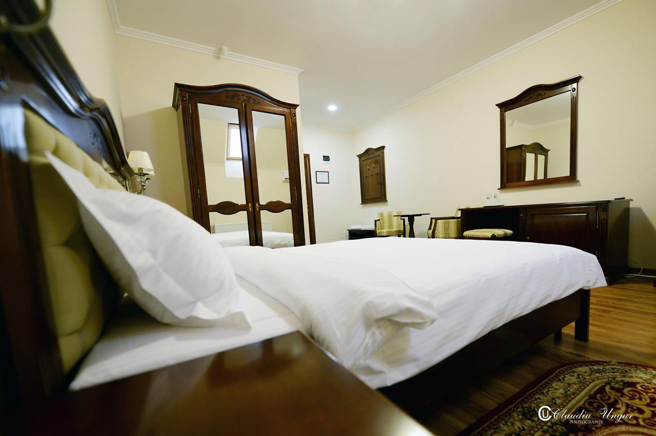 Hotel Dallas Negresti-Oas Esterno foto