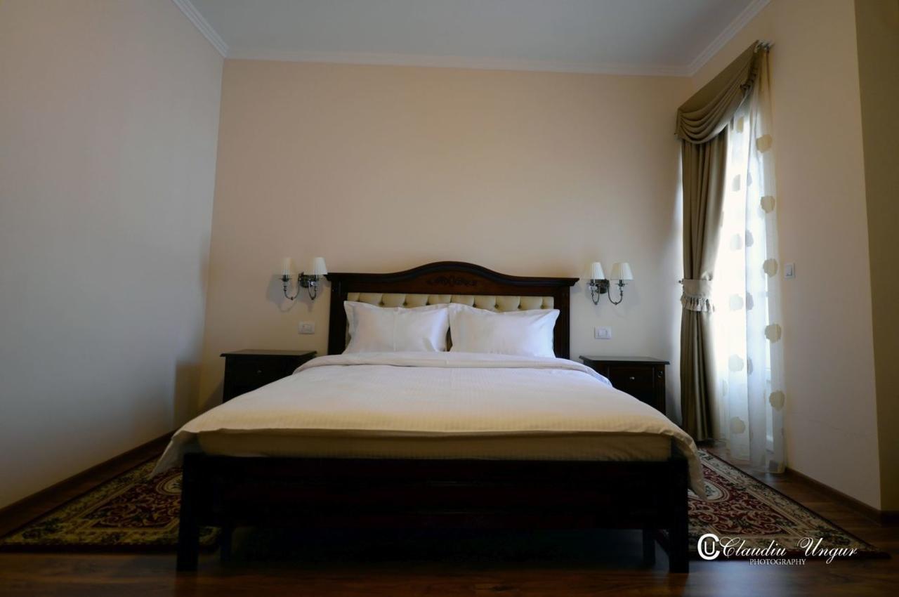 Hotel Dallas Negresti-Oas Esterno foto