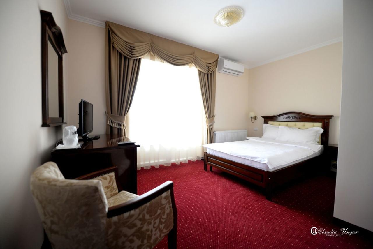Hotel Dallas Negresti-Oas Esterno foto